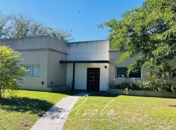 Casa · 150m² · 5 Ambientes · 3 Cocheras · Casa en Alquiler, Amoblado. Pileta, 3 Dorm.. Escritorio. Barrio Cerrado, Escobar