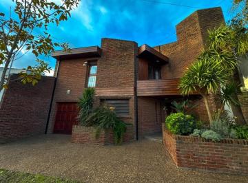Casa · 125m² · 4 Ambientes · 1 Cochera · Casa 4 Ambientes con Pileta y Quincho