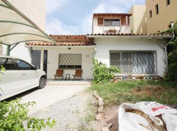 Terreno · 133m² · 5 Ambientes · 2 Cocheras · Casa Lote Propio 10x21,30 - Inmejorable Zona