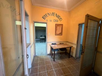 Casa · 300m² · 8 Ambientes · 1 Cochera · Venta Casa a Refaccionar Amplio Lote en Sarandi