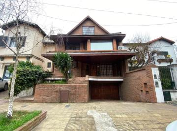 Casa · 486m² · 5 Ambientes · 4 Cocheras · Venta - Casa - 5 Amb - Playroom - Jardin con Pileta - Cochera en Subsuelo - Dependencia de Servicio - en La
