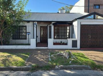 Casa · 191m² · 4 Ambientes · Casa en Una Planta, Zona Olivos