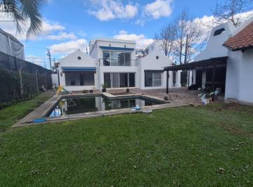 Casa · 420m² · 7 Ambientes · 4 Cocheras · Alquiler Casa en Lomas de San Isidro | Gran Jardín Quincho y Pileta | 850 m² | Garage Para 4 Autos