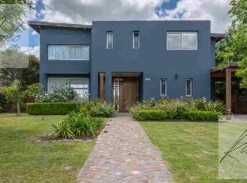 Casa · 240m² · 5 Ambientes · 2 Cocheras · Casa en Venta, Amoblada, Pileta, 4 Dorm. en El Canton, Islas, Barrio Cerrado Escobar
