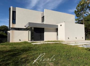 Casa · 211m² · 6 Ambientes · 2 Cocheras · Casa en Venta, 3 Dorm., Playroom, Dependencia. Aberturas Pvc Dvh, Barrio Cerrado, Escobar