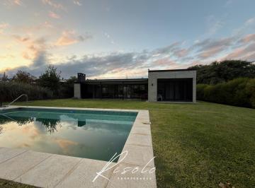Casa · 165m² · 5 Ambientes · 4 Cocheras · Casa en Venta. 3 Dorm.. Pileta, Cerco Vivo, Excelente Calidad, Barrio Cerrado, Escobar