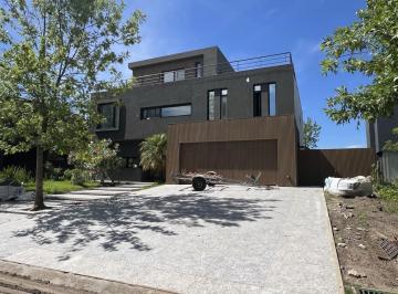 Casa · 520m² · 7 Ambientes · 2 Cocheras · Casa en Nordelta - Yacht Al Río