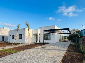 Casa · 180m² · 4 Ambientes · 2 Cocheras · Casa - San Matias