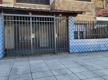 Casa · 130m² · 8 Ambientes · 1 Cochera · Lote en Venta en Villa Lynch (Dos Casas) Ideal Vivienda o Inversores