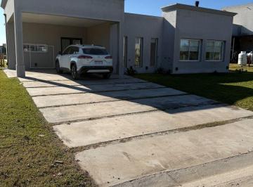 Casa de 3 ambientes, Presidente Perón · Casa con Vista Al Lago en Lagos de San Eliseo - 190 m² - Pileta - Totalmente Equipada