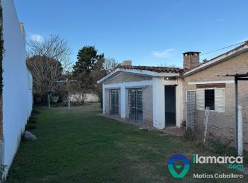 Casa · 100m² · 4 Ambientes · 2 Cocheras · Casa en Alquiler en Unquillo con Amplio Parque y Ubicación Estratégica