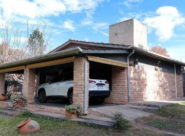 Casa · 120m² · 4 Ambientes · 2 Cocheras · Casa en Venta con Parque Frente Al Rio. Carlos Paz
