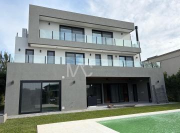Casa · 448m² · 6 Ambientes · 2 Cocheras · Casa en Venta en El Yacht, Nordelta, Tigre