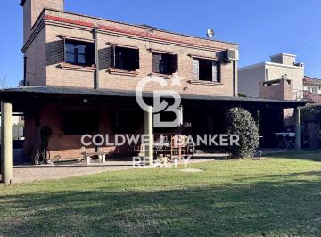 Casa · 261m² · 5 Ambientes · 1 Cochera · Casa en Venta La Almudena