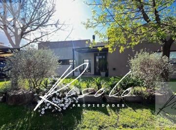 Casa · 166m² · 5 Ambientes · 4 Cocheras · Casa en Venta. Barrio Cerrado. 3 Dorm.. Pileta. Riego. Escobar