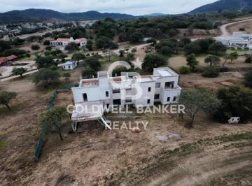 Casa · 334m² · 5 Ambientes · 2 Cocheras · Oportunidad de Inversion Casa a Terminar Barrio Las Cañadas