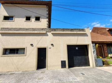 QPX-QPX-11_2 · Excelente Casa de Estilo Moderno de 4 Ambientes en Haedo Sur.