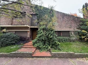 Terreno · 221m² · 4 Ambientes · 1 Cochera · Terreno en Excelente Zona. Martínez.