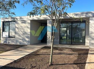 Casa · 175m² · 5 Ambientes · 2 Cocheras · Casa en Venta en San Pablo, Pilar, G. B. a. Zona Norte