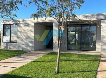 Casa · 175m² · 5 Ambientes · 2 Cocheras · Casa en Venta en San Pablo, Pilar, G. B. a. Zona Norte