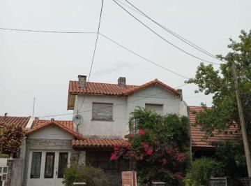 QPX-QPX-68_2 · Chalet de 7 Amb. en 2 Plantas Para Reciclar en Muy Buena Ubicacion