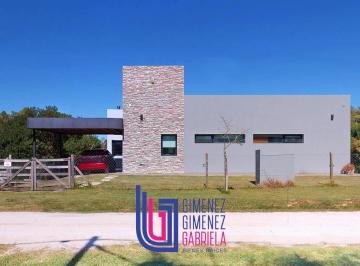 Casa · 178m² · 3 Ambientes · 2 Cocheras · Venta Barrios Las Carquejas Casa con Pileta Villa Garibaldi