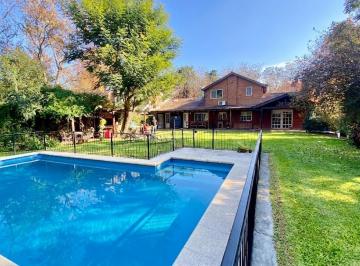Casa · 197m² · 5 Ambientes · 2 Cocheras · Casa en Venta 5 Ambientes con Parrilla y Pileta en Maschwitz Escobar