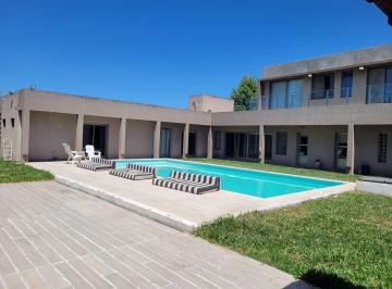 Casa · 393m² · 7 Ambientes · 3 Cocheras · Las Carretas 1993