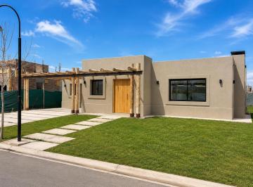 Casa · 170m² · 9 Ambientes · 2 Cocheras · Moderna Casa a Estrenar en Barrio Gran Boedo