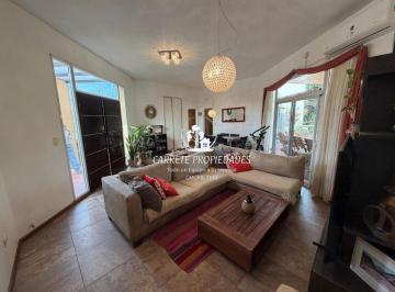 Casa de 5 ambientes, Escobar · Casa en Venta de 5 Ambientes en Incireíble Lote en Esquina y Pileta. Barrio El Recodo. Pilar.
