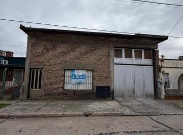 Local comercial · 235m² · 3 Ambientes · 1 Cochera · Galpón en Alquiler en Berazategui