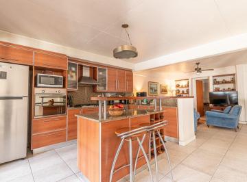 PH · 196m² · 4 Ambientes · 1 Cochera · Venta Casa en Complejo Premium con Cochera y Amenities - San Isidro