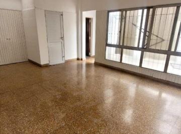 Casa · 140m² · 7 Ambientes · 1 Cochera · Ricardo Nuñez 318 - 3 Dorm.