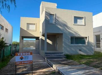 Casa de 6 ambientes, La Calera · La Estanzuela - Casa de 4 Dorm. en Venta