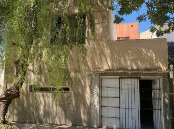 Casa · 75m² · 4 Ambientes · 2 Cocheras · Se Vende Casa a Terminar - Calle Urquiza 4098