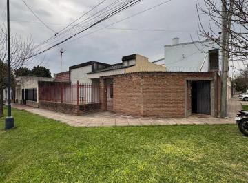 Casa · 274m² · 8 Ambientes · 1 Cochera · Se Vende Casa con Dpto Planta Alta en Santa Fe