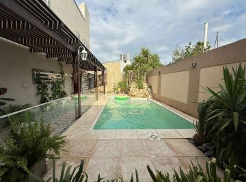 Casa · 112m² · 4 Ambientes · 1 Cochera · Casa Moderna, Funcional y en Excelente Estado