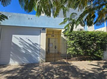 Casa · 180m² · 6 Ambientes · 1 Cochera · Se Vende Casa en Barrio Sartor, Avellaneda