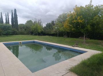 Casa · 84m² · 1 Ambiente · Venta Quincho con Pileta en Las Heras