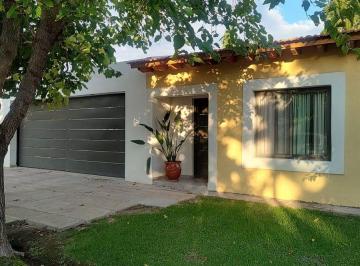 Casa · 220m² · 5 Ambientes · 2 Cocheras · Venta Casa Barrio Privado Maipú