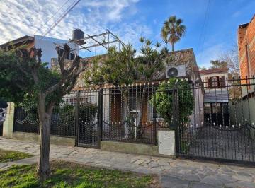 Casa · 138m² · 4 Ambientes · 2 Cocheras · Casa 3 Amb C/fondo, Quincho, Parrilla, Cochera, y Dpt