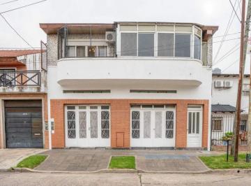 Casa · 194m² · 5 Ambientes · 2 Cocheras · Casa Multifamiliar con Jardin y Piscina El Palomar