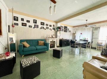 Casa · 130m² · 4 Ambientes · Casa Tres Dorm. Zona Sur, Venta