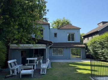 Casa · 140m² · 5 Ambientes · Venta Casa 5 Amb Barrio Santa Maria de Los Olivos