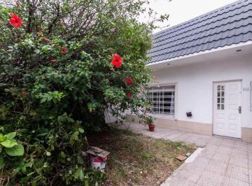 Casa · 97m² · 3 Ambientes · 1 Cochera · Casa Venta Lomas de Zamora