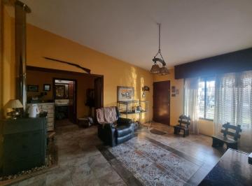 Casa · 342m² · 6 Ambientes · 8 Cocheras · Importante Casa, con Amplio Galpón y Apartamento Independiente!
