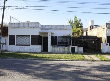 Casa · 94m² · 5 Ambientes · 1 Cochera · Venta - Casa - 5 Ambientes con Cochera - Ituzaingo