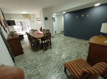Departamento · 102m² · 5 Ambientes · Venta 5 Amb. con Balcon y Patio. Bajó Valor!