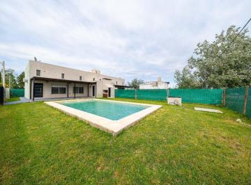 Casa · 118m² · 3 Ambientes · 1 Cochera · Casa en Venta 2 Dorm. con Pileta
