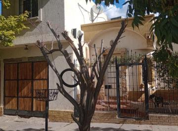 Casa · 117m² · 4 Ambientes · 1 Cochera · Casa en Venta - Las Heras